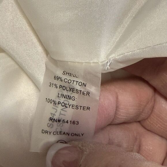 Vintage Womens Calvin Klein Ivory Suit 2P Skirt Sz 4 Blazer Ornate Gold Buttons - Picture 3 of 5